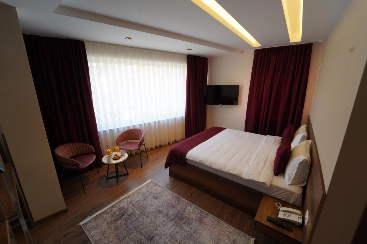 Monarch Hotel Prizren Buitenkant foto