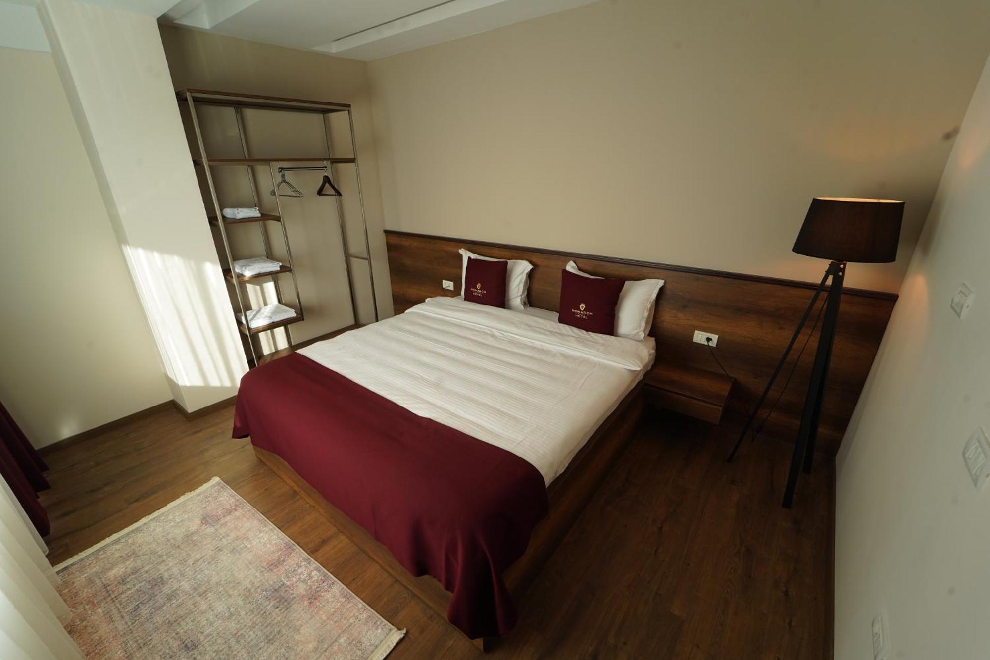 Monarch Hotel Prizren Buitenkant foto