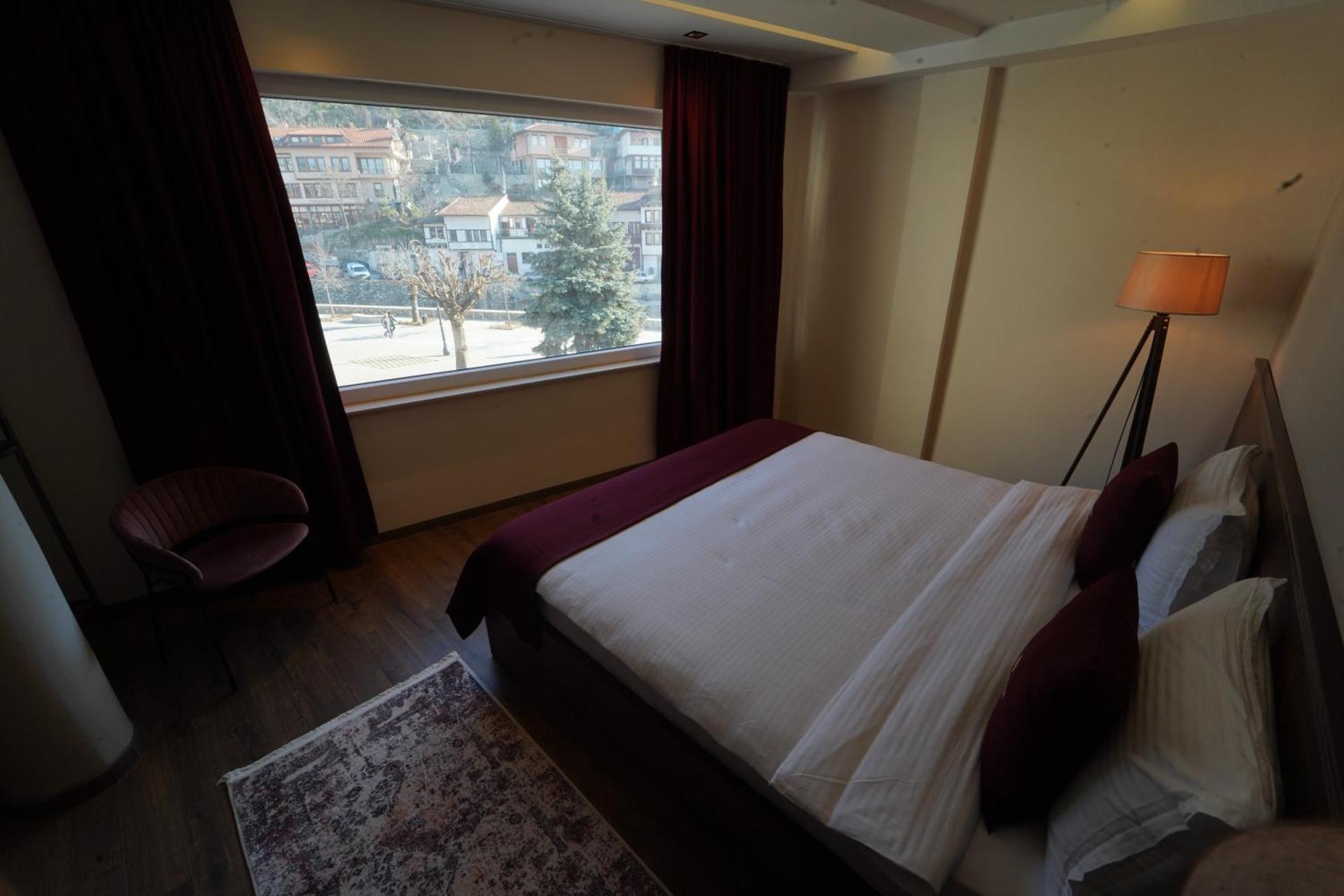 Monarch Hotel Prizren Buitenkant foto