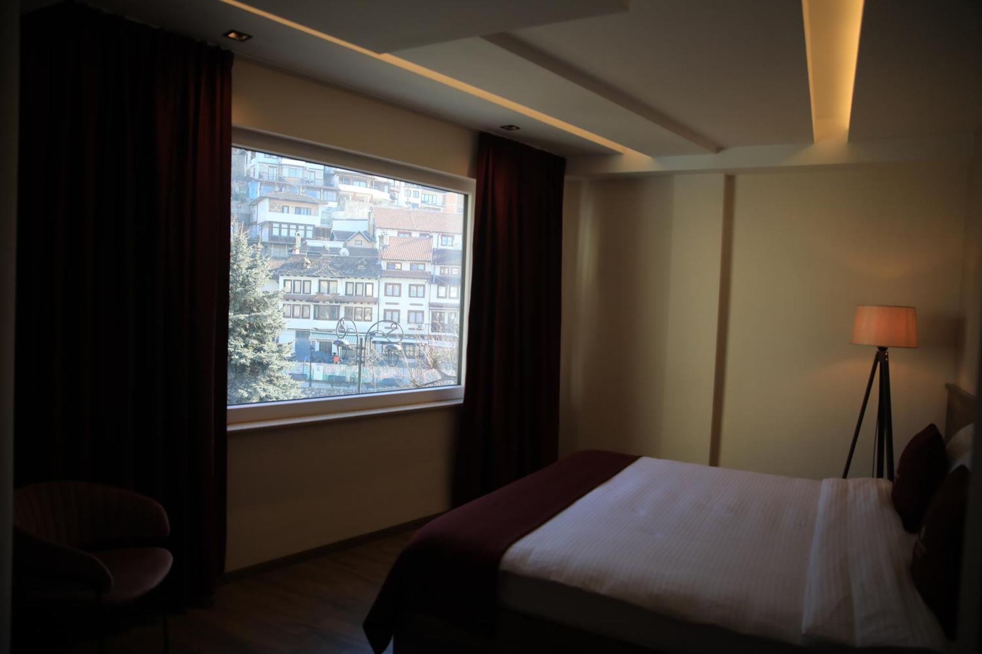 Monarch Hotel Prizren Buitenkant foto