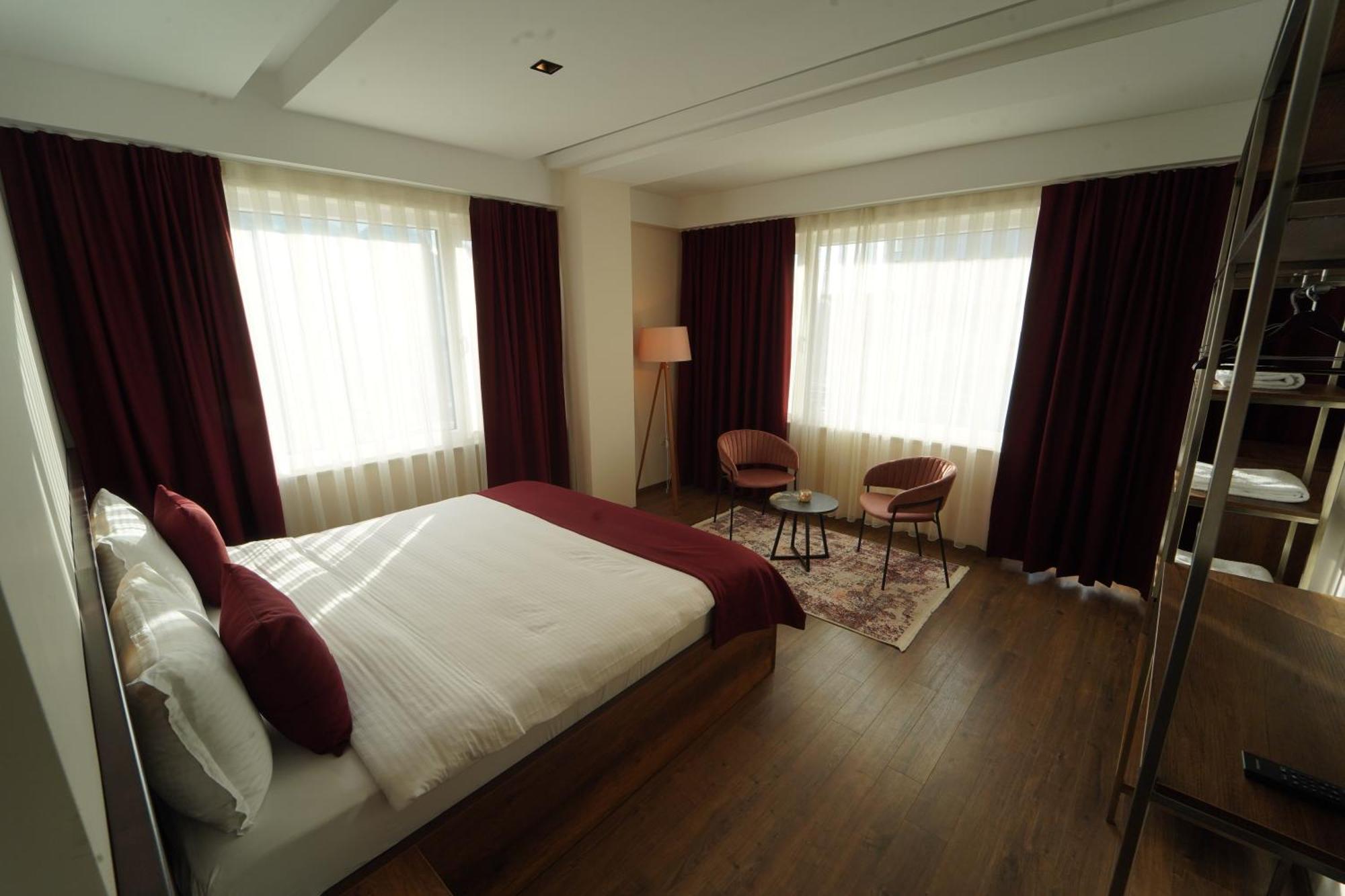 Monarch Hotel Prizren Buitenkant foto