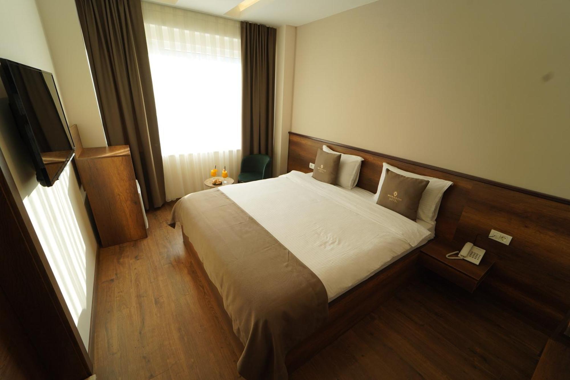 Monarch Hotel Prizren Buitenkant foto